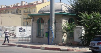 Demir Yalayan Türbesi demir Yalayan