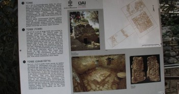 Artemis Yanı Türbesi