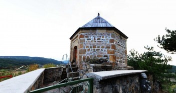Adil Bey Türbesi