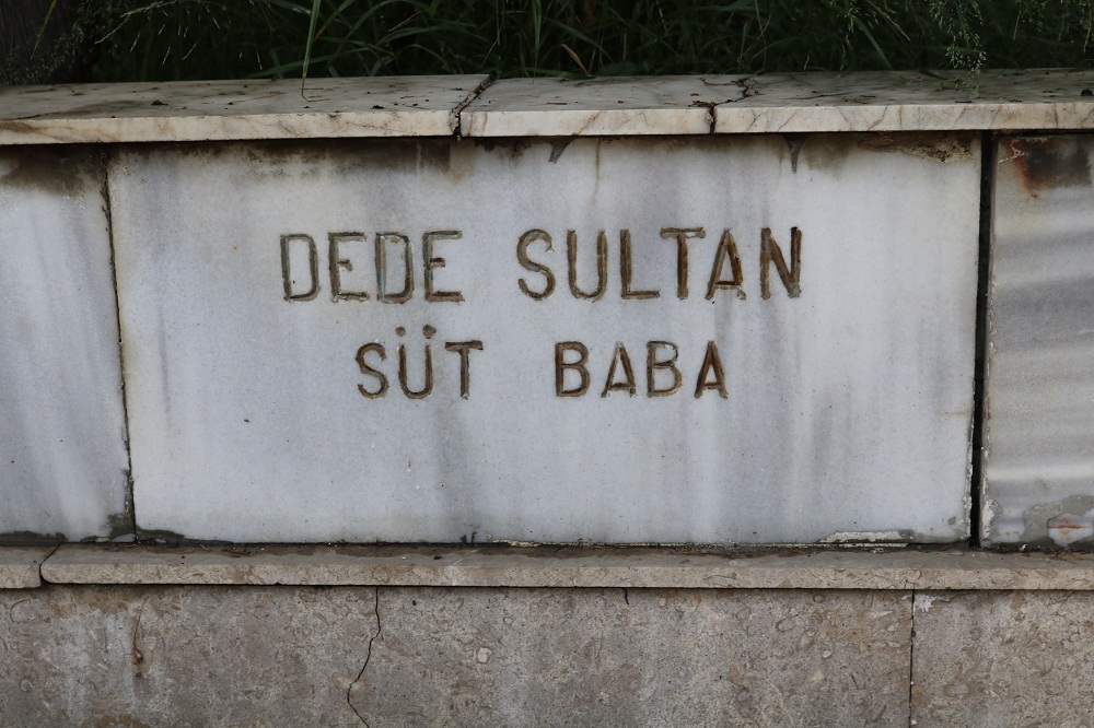 Süt Baba Ve Dede Sultan