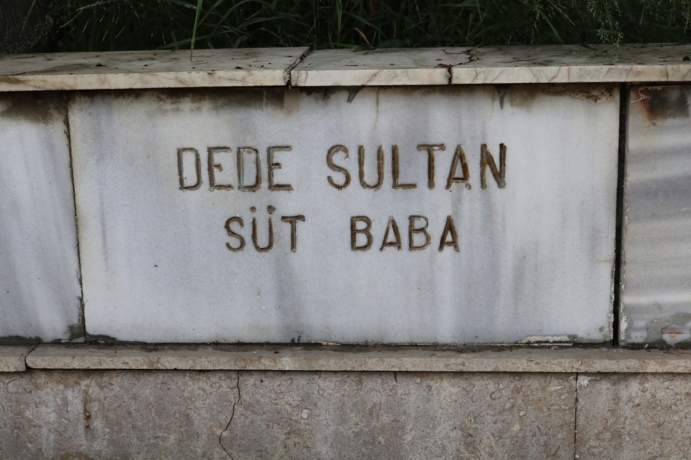 Süt Baba ve Dede Sultan