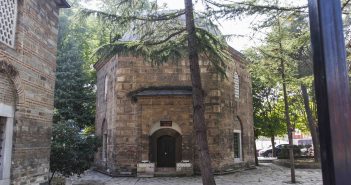 İshak Paşa Türbesi