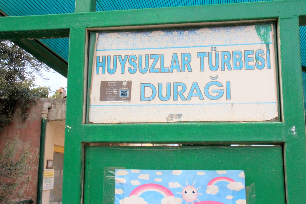 Huysuzlar Türbesi