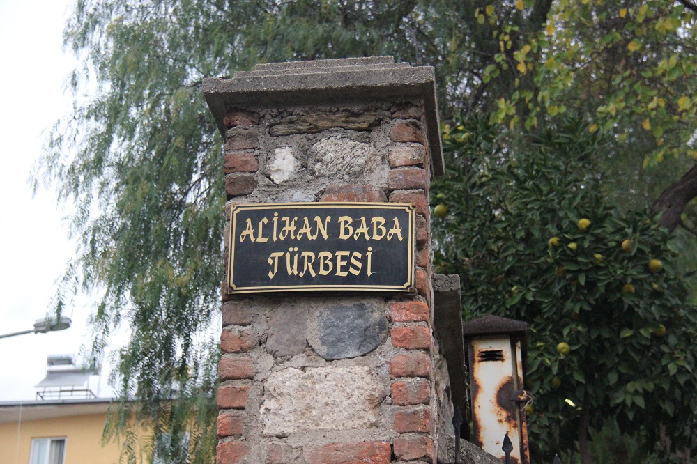 Alihan Baba Türbesi