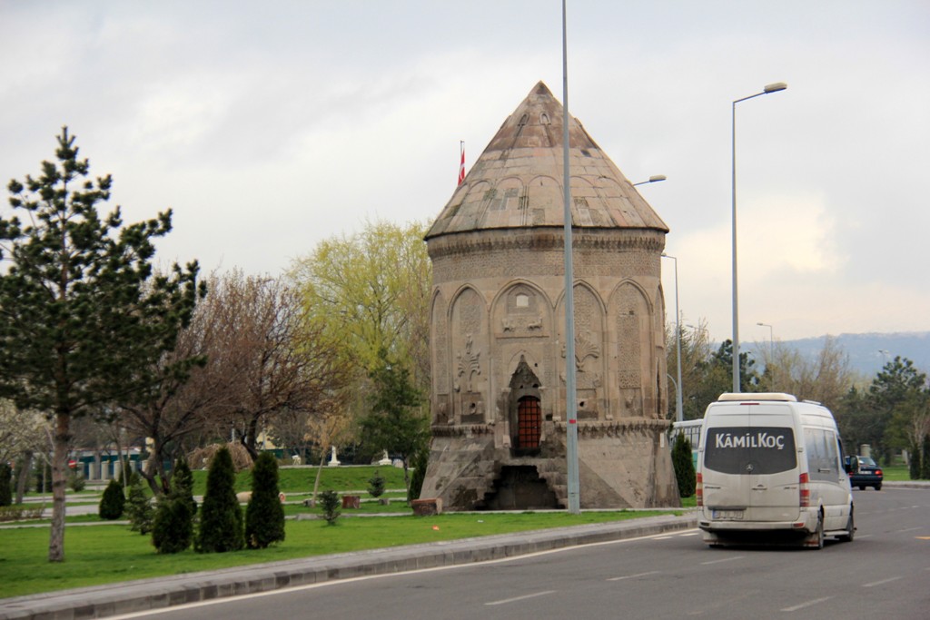 Döner Kümbet