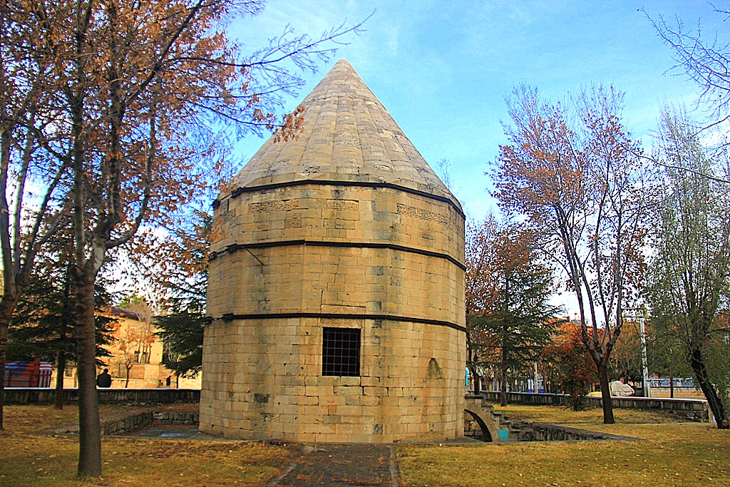 Alaeddin Bey Türbesi