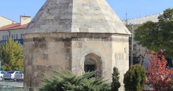 Ahi Emir Türbesi