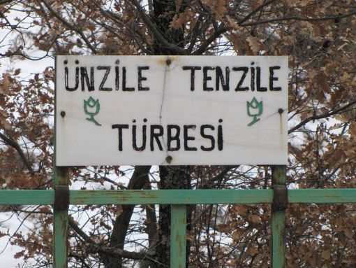 Ünzile Tenzile Türbesi