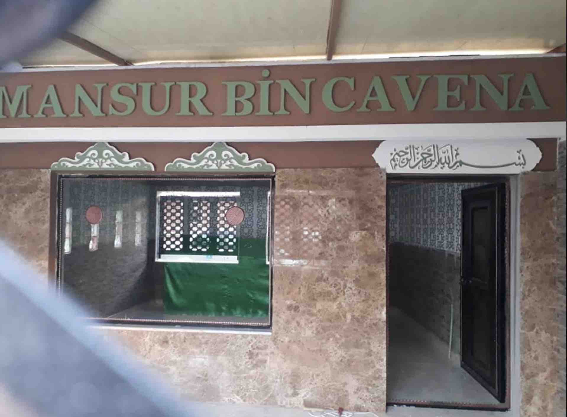 Mansur Bin Cavena Türbesi