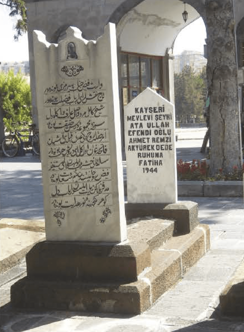 Seyyid Burhaneddin Türbesi bahçesindeki mezarı