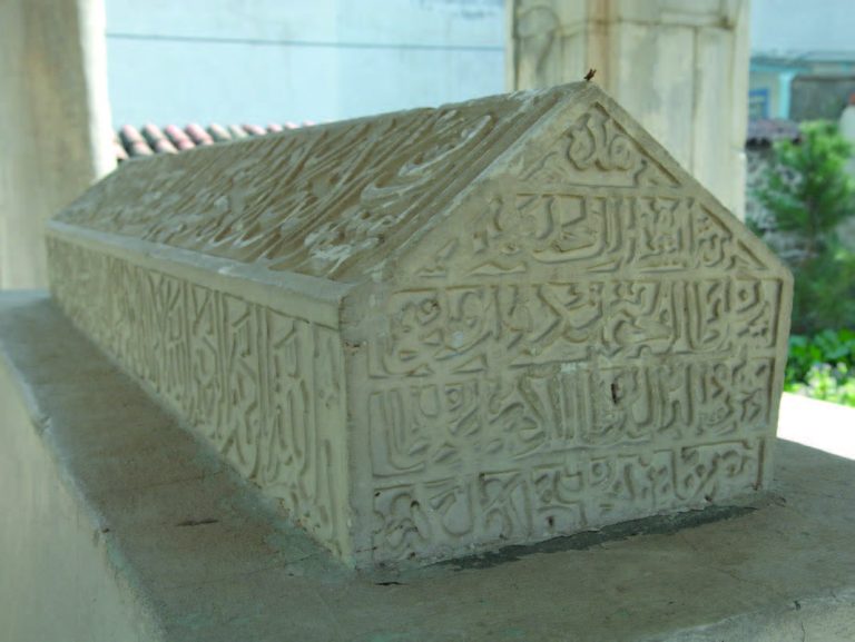 Devlet Hatun Türbesi