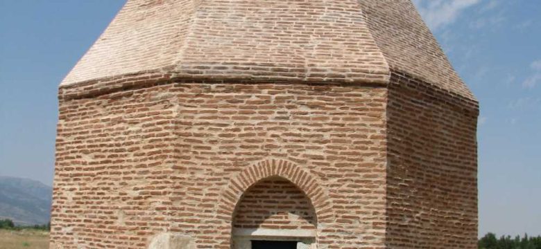 Esirüddin Ebheri Türbesi